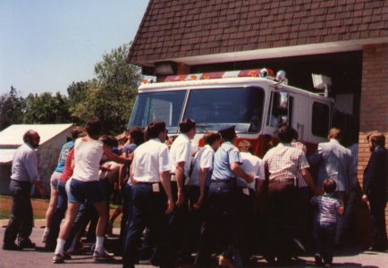 1986HousingPushingIn.jpg